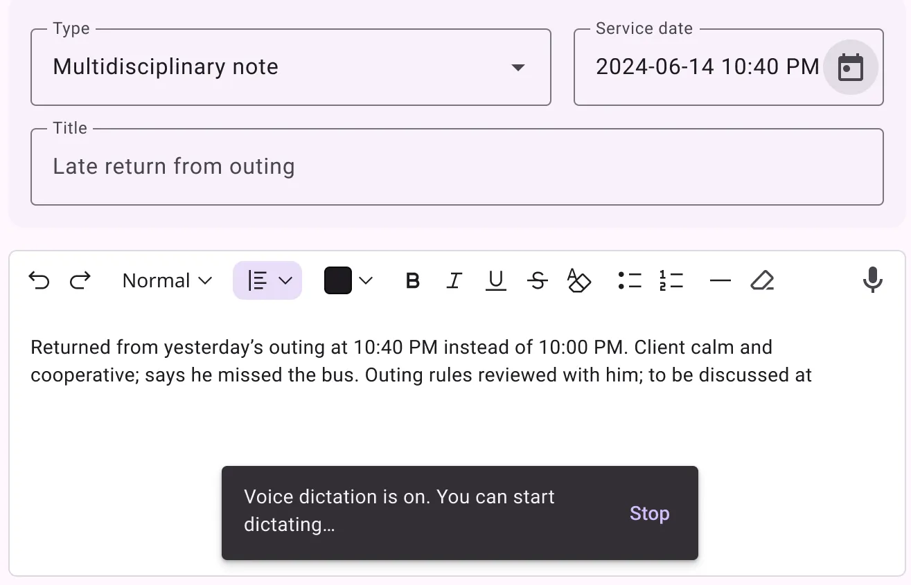 New note in Libello with voice dictation on: the text is written as the worker speaks, and a message confirms that dictation is active (fictitious data)