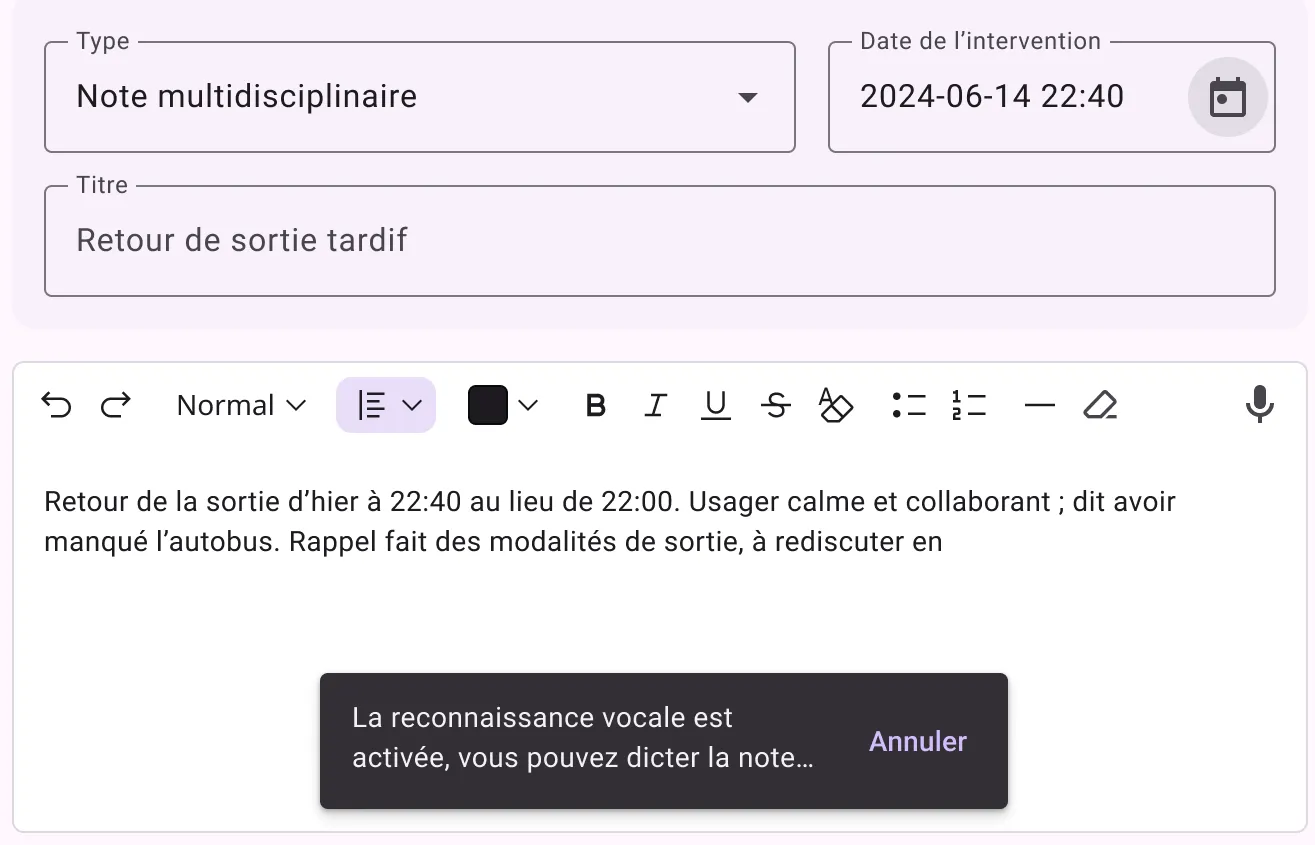 Nouvelle note dans Libello, dictée vocale en cours : le texte s’écrit au fil de la parole et un message confirme que la reconnaissance vocale est activée (données fictives)